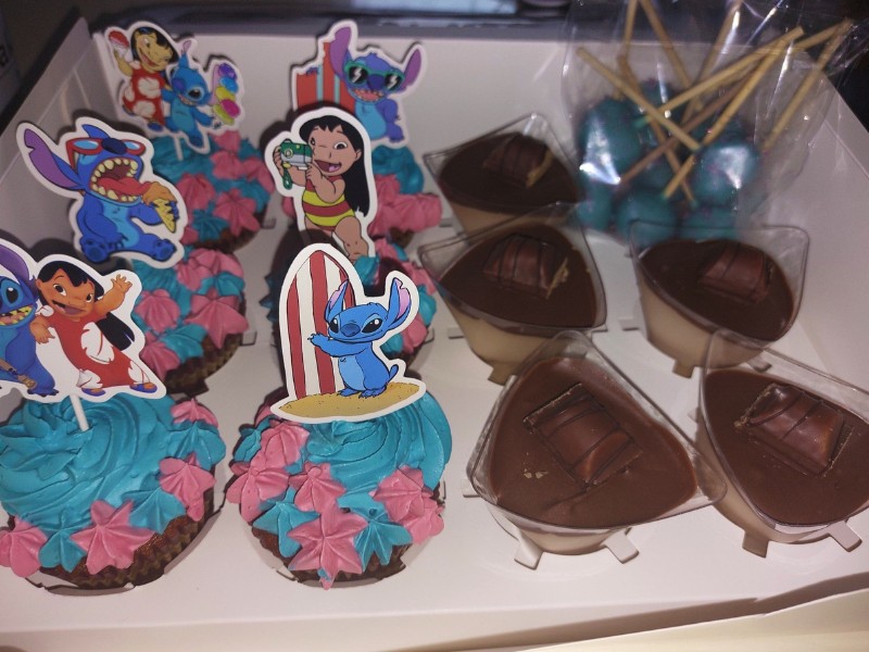 box gouter cupcakes stitch
