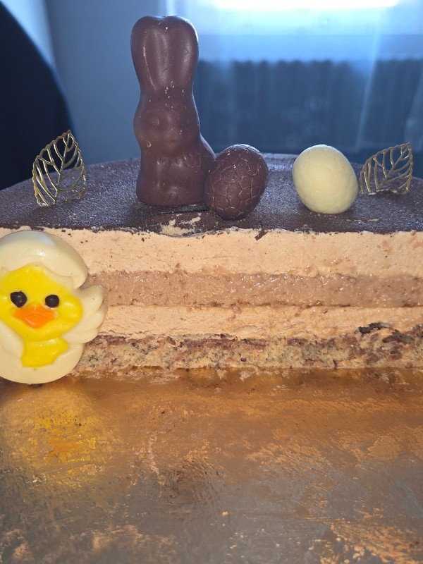 entremet paques noisette praline chocolat la decoupe