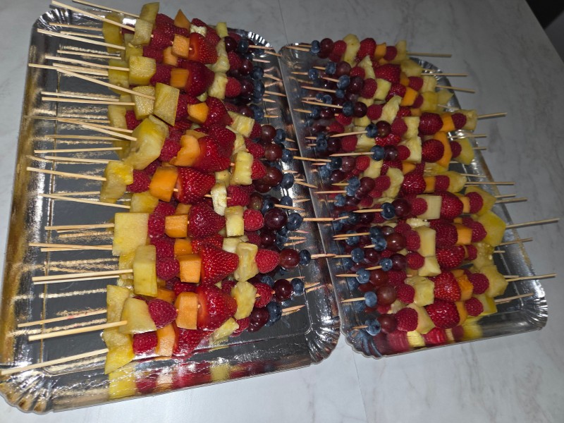 60 brochettes de fruits