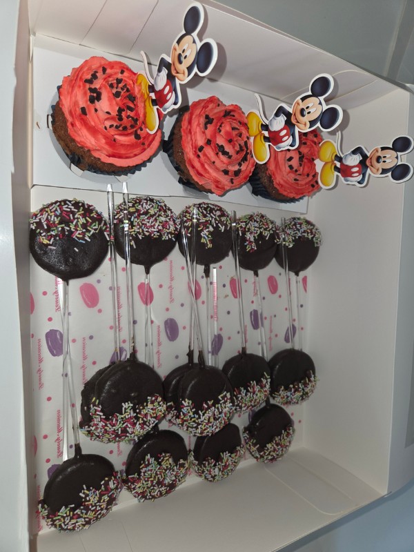 Cakepop enfant et cupcakes Mickey