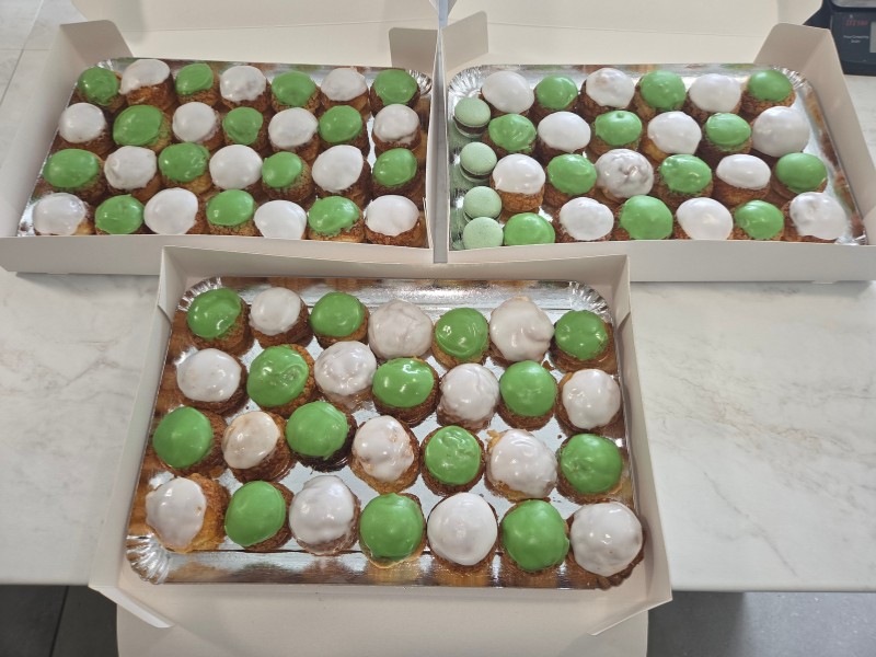 Choux glacage blanc et vert sauge