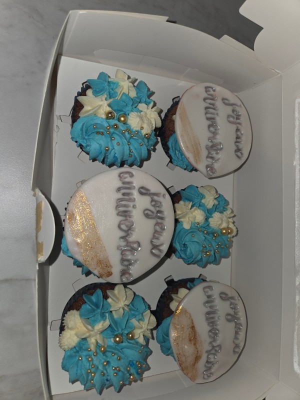 cupcakes joyeux anniversaire